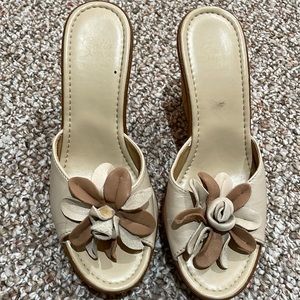 Cute wedges with flower size 37